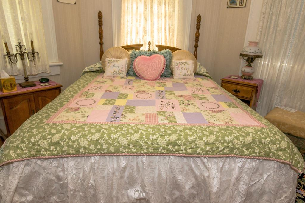 Holly House Of Hamilton Bed and Breakfast Eksteriør billede