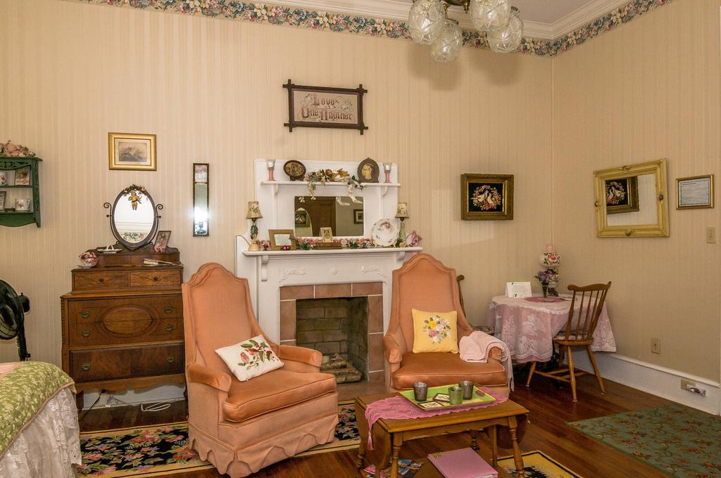 Holly House Of Hamilton Bed and Breakfast Eksteriør billede