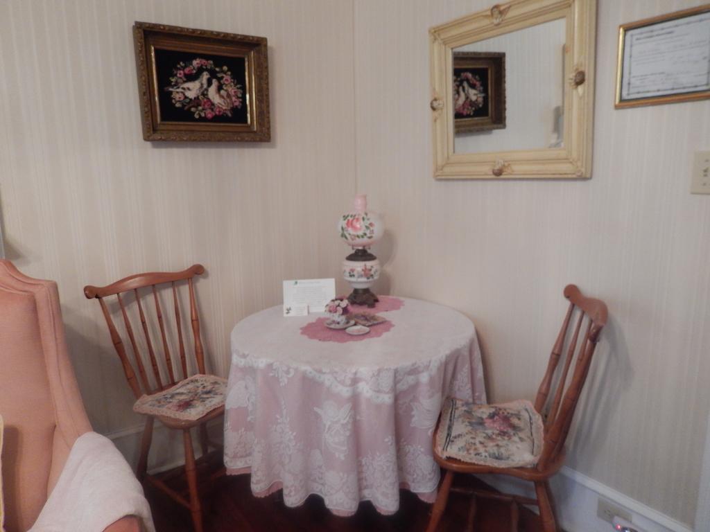 Holly House Of Hamilton Bed and Breakfast Eksteriør billede