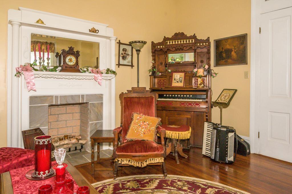Holly House Of Hamilton Bed and Breakfast Eksteriør billede