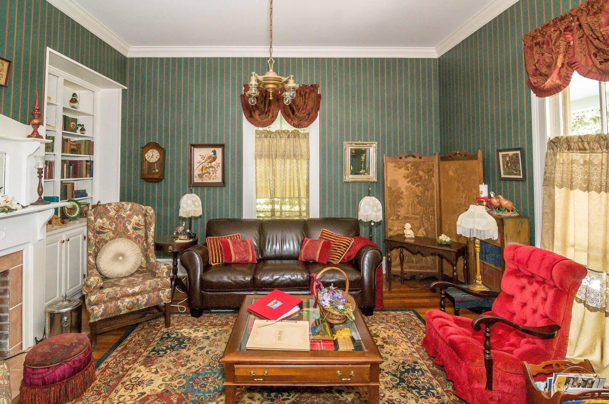 Holly House Of Hamilton Bed and Breakfast Eksteriør billede