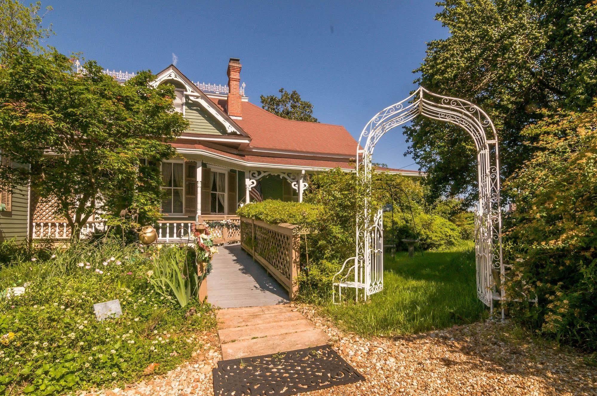 Holly House Of Hamilton Bed and Breakfast Eksteriør billede