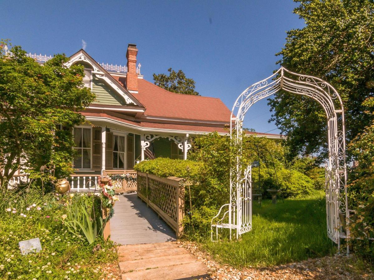 Holly House Of Hamilton Bed and Breakfast Eksteriør billede